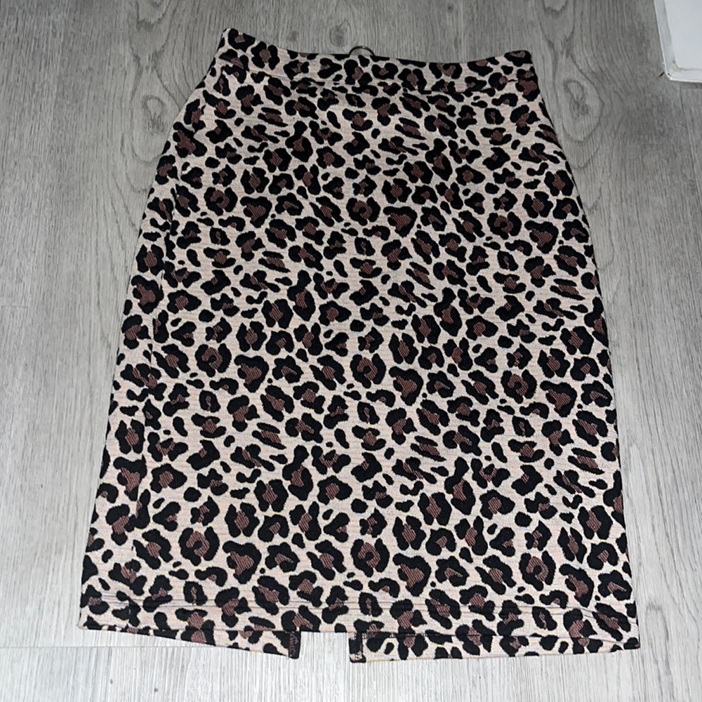 Like new Maeve x Anthropologie leopard skirt.